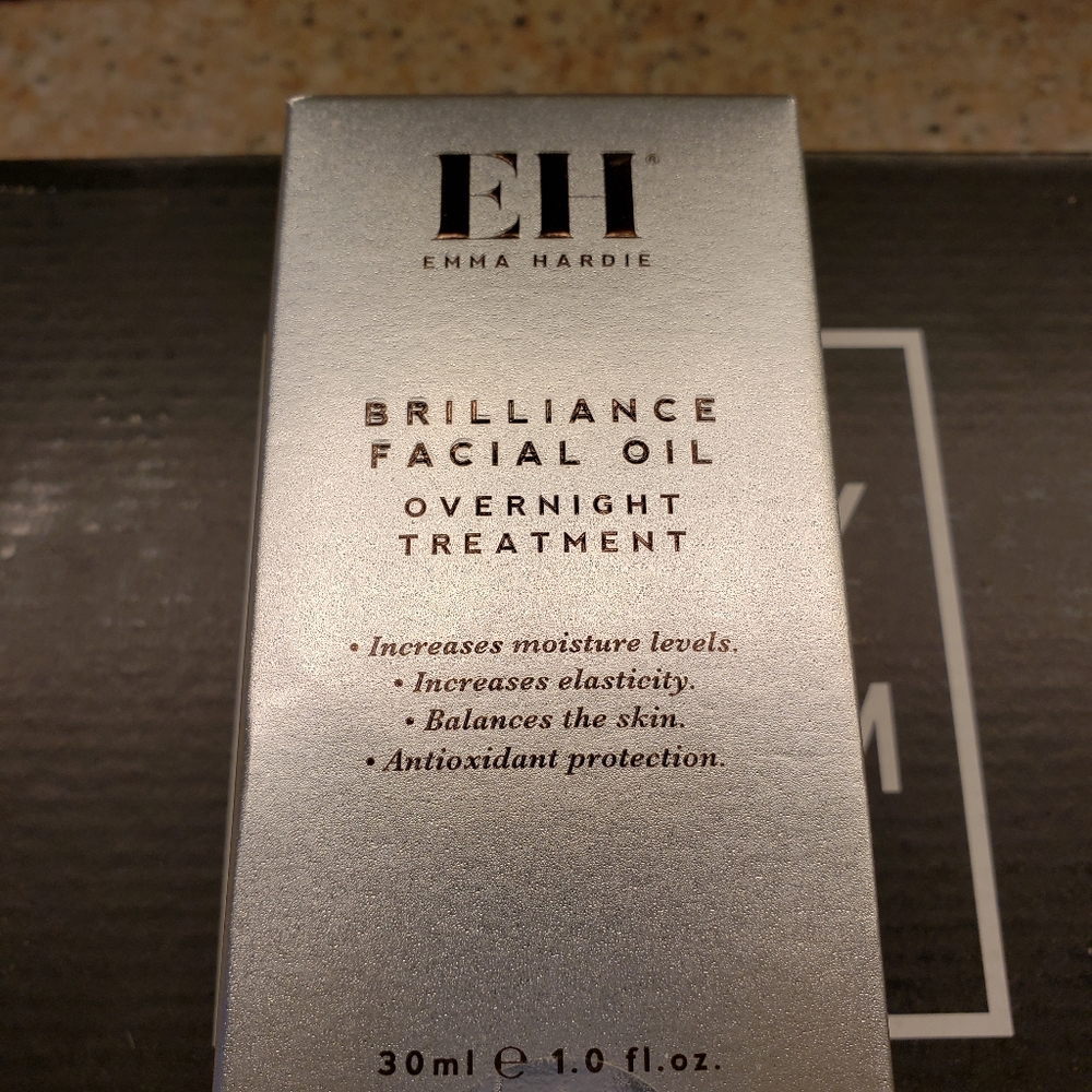 Emma Hardie. Brilliance Facial Oil.
